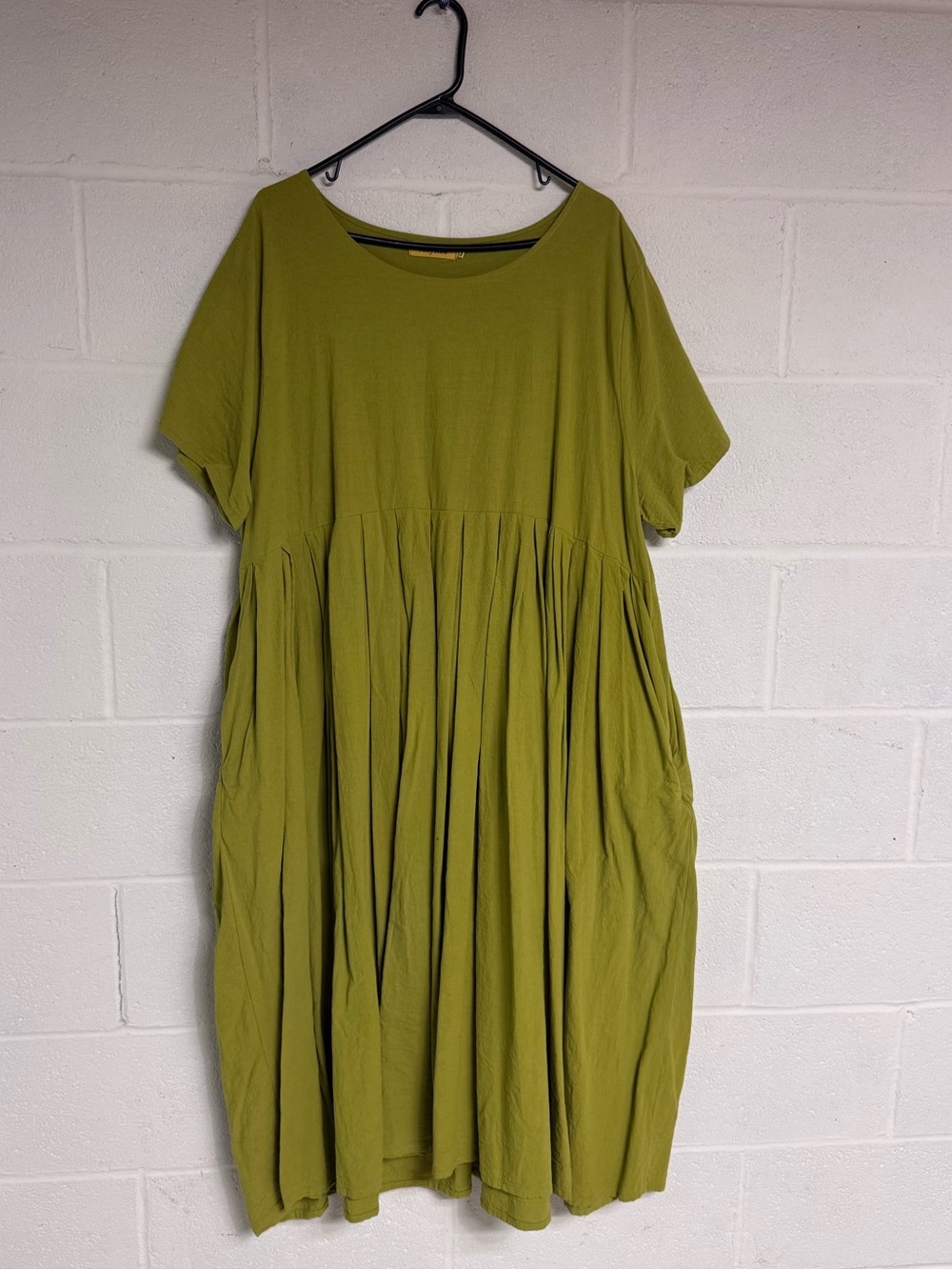 Women’s Olive Green Short-Sleeve Pleated Midi Dress